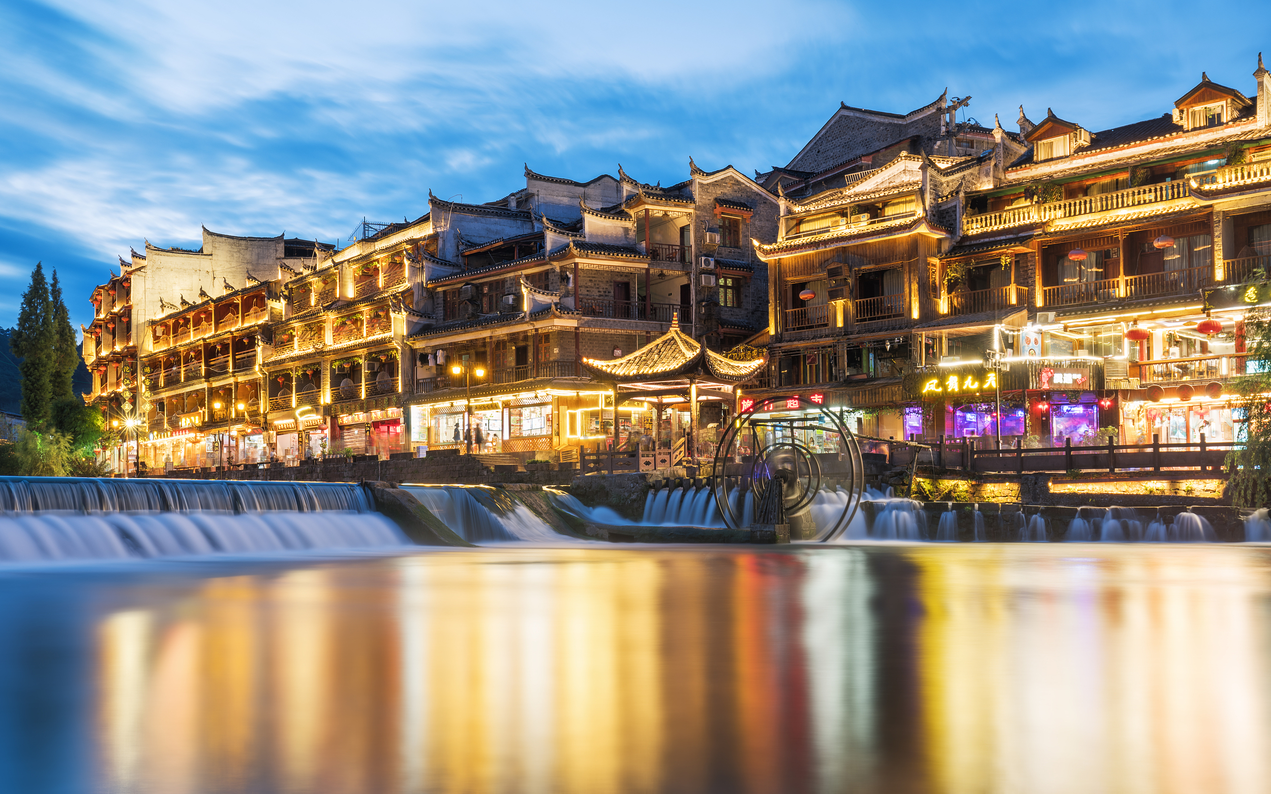 【凤凰古城现在开放吗,凤凰古城现在还要门票吗】-第1张图片