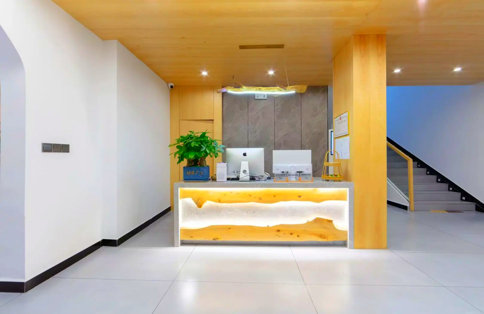 凤凰古城旅游住宿(凤凰古城旅游住宿费用)-第1张图片